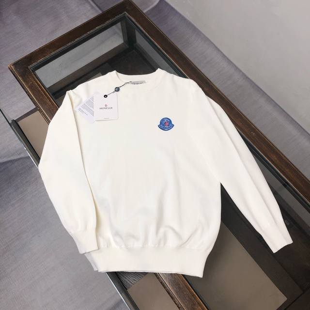 Mon*Cler 蒙口 独家最新款男士休闲套头针织毛衣～高级定制 都市风十足 经典简约大气圆领打底针织毛衣。 进口面料， 柔软细腻 ，穿着亲肤舒适，男人的衣柜都