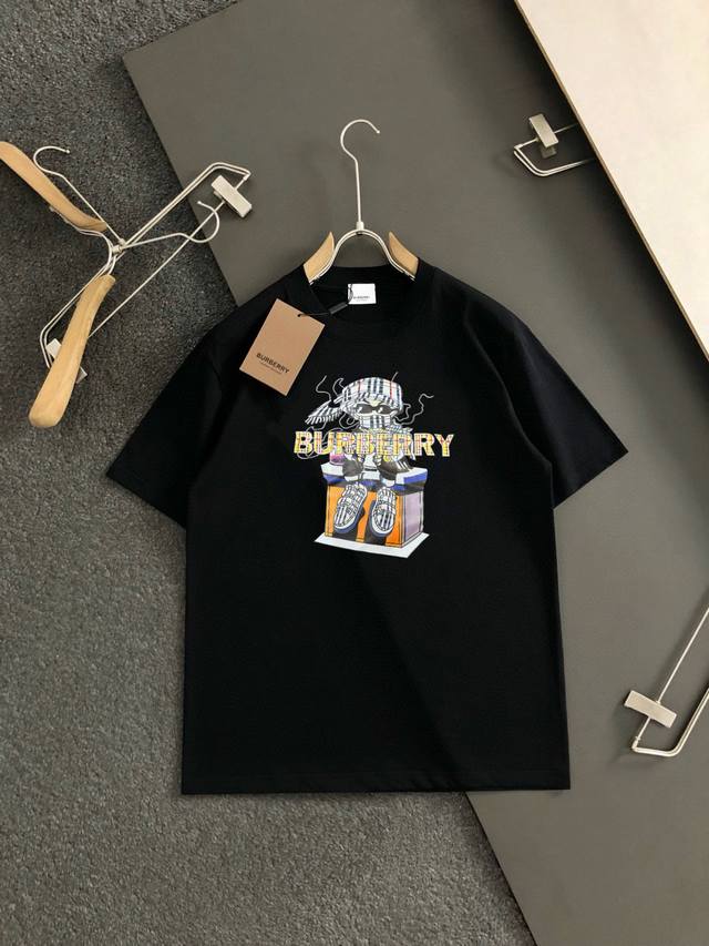 Bbr 2025春夏新款首发专柜最新款短袖圆领T恤 高端订制 设计前卫时尚！品牌Logo重工艺设计 高端定制面料.手感柔软.穿着舒适.专柜级别精致车线.做工精细