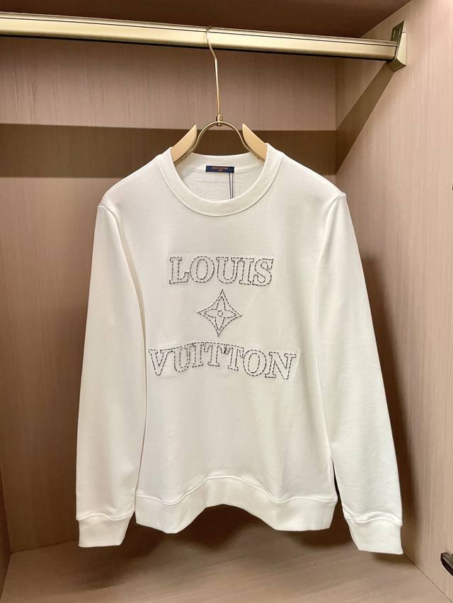Lv 2025秋冬新品 定制顶级卫衣棉，面料特别有质感，冬季必备单品，保暖性好。男女通穿，细节到位，版型超赞，上身效果非常好！百搭单品！尺码M~3Xl