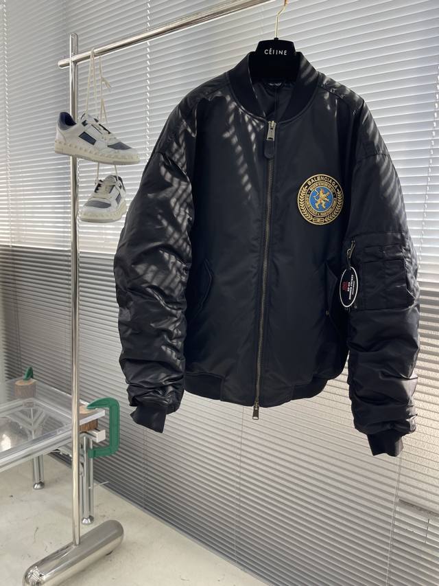 Balenciag 25Ss新款秋季系列 长袖拉链开合棉服 男女同款 宽松版型 高版本 码数：39.40.41.42. 衣长