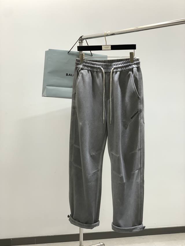 Balenciaga 巴黎世家，2025秋季最新品，专柜同步有售，原单狠货，时尚休闲裤，进口原版水洗弹力面料，舒适有弹性，顶级刺绣工艺字母图案Logo，原版五金