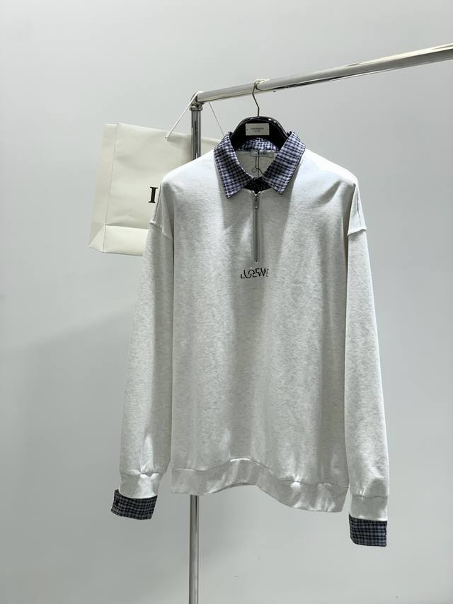 Loewe 罗意威，2025秋季最新款，专柜同步有售，原单狠货，时尚休闲假两件卫衣，上身很有特点！吸睛而有亮点，进口原版面料，顶级印花工艺字母图案装饰Logo，