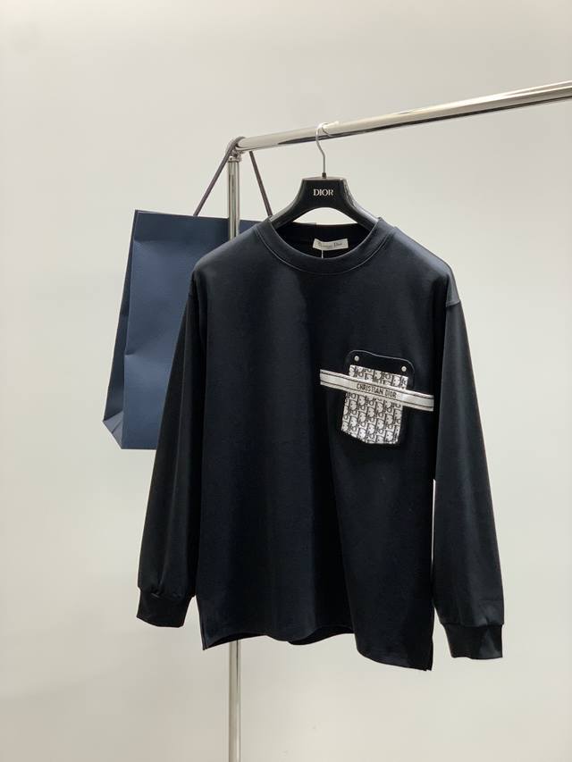 Dior 迪奥， 2025秋季新品，专柜同步有售，简约时尚休闲圆领长袖T恤，原版进口面料，舒适透气，顶级刺绣工艺字母图案Logo，档次极高，独特设计，上身时尚帅