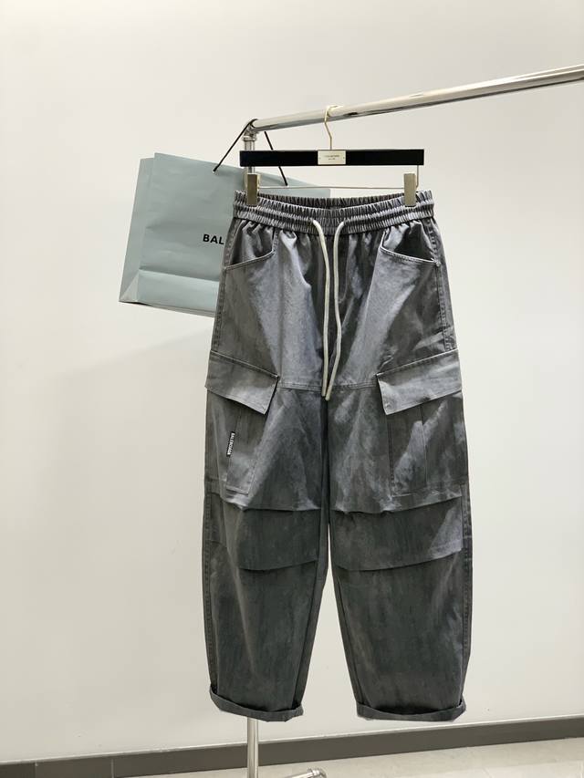 Balenciaga 巴黎世家，2025秋季最新品，专柜同步有售，原单狠货，时尚休闲裤，进口原版水洗弹力面料，舒适有弹性，顶级刺绣工艺字母图案Logo，原版五金