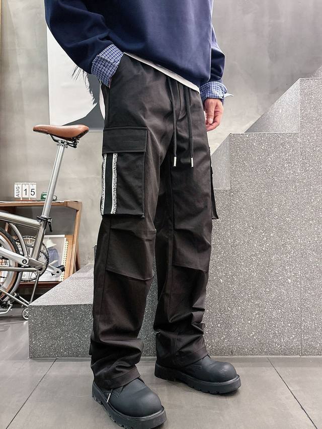 迪奥 Dior 2025Ss早秋新款男士休闲裤 长裤，高端版本！专柜定制面料 透气舒适度高，细节无可挑剔，品牌元素设计理念，体现高品质。手感细腻柔软！呈现休闲裁