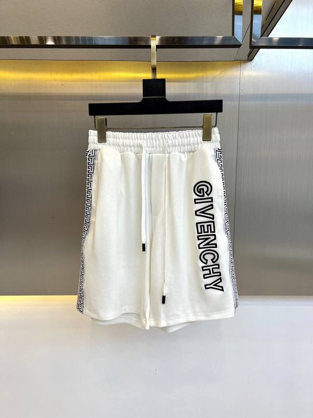 Given纪梵希、 25S春夏新款休闲短裤！春夏季必入的时尚运动短裤，适用于各种场合，出镜率非常高，喜欢的不要错过哦！此款精选高品质面料%40.8棉、%51.6