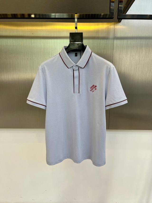 Lv、2025S经典标志性Logo点缀元素 经典时尚翻领 Polo衫短袖 ，贸易公司渠道订单，简约大气，时尚百搭，品相更是无法挑剔！选用客供进口定织纯棉珠地网眼