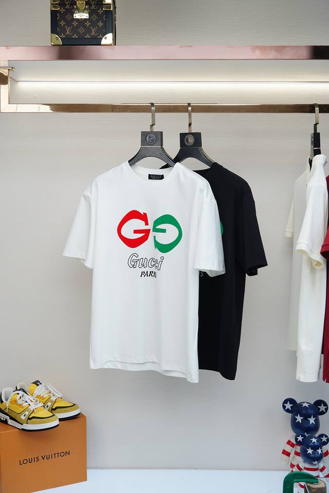 Gucci 古奇- 2025Ss系列新品 P 男士短袖时尚经典圆领设计！奢华品牌字母Logo搭配！高级定制百搭款式 任何人都可以轻松驾驭 采用高档顶级双丝光棉面
