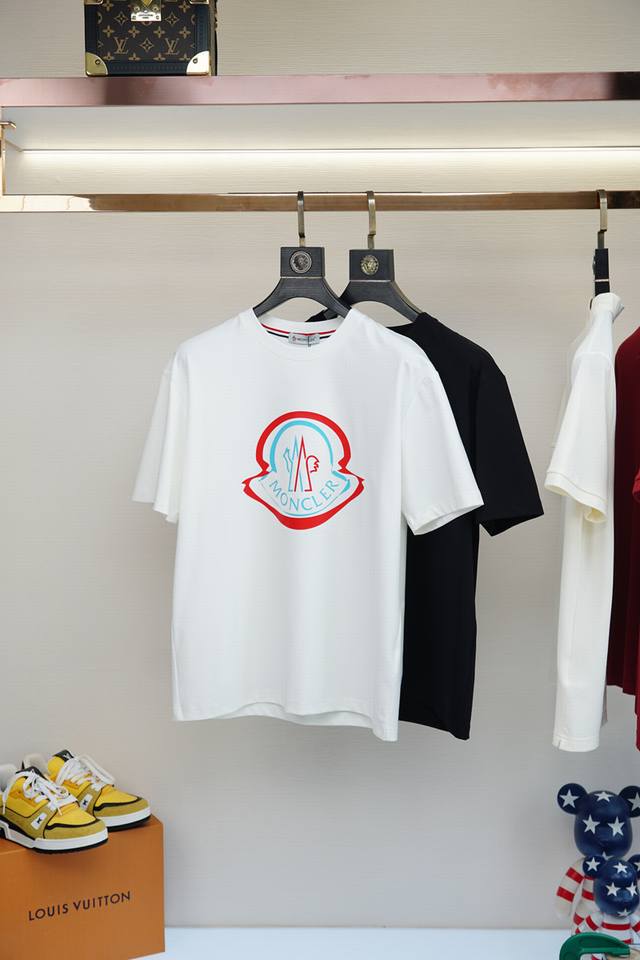 蒙口- 2025Ss系列新品 P 男士短袖时尚经典圆领设计！奢华品牌字母Logo搭配！高级定制百搭款式 任何人都可以轻松驾驭 采用高档顶级双丝光棉面料！非常显档