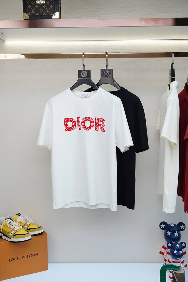 Dior 迪奥 2025Ss系列新品 P 男士短袖时尚经典圆领设计！奢华品牌字母Logo搭配！高级定制百搭款式 任何人都可以轻松驾驭 采用高档顶级双丝光棉面料！