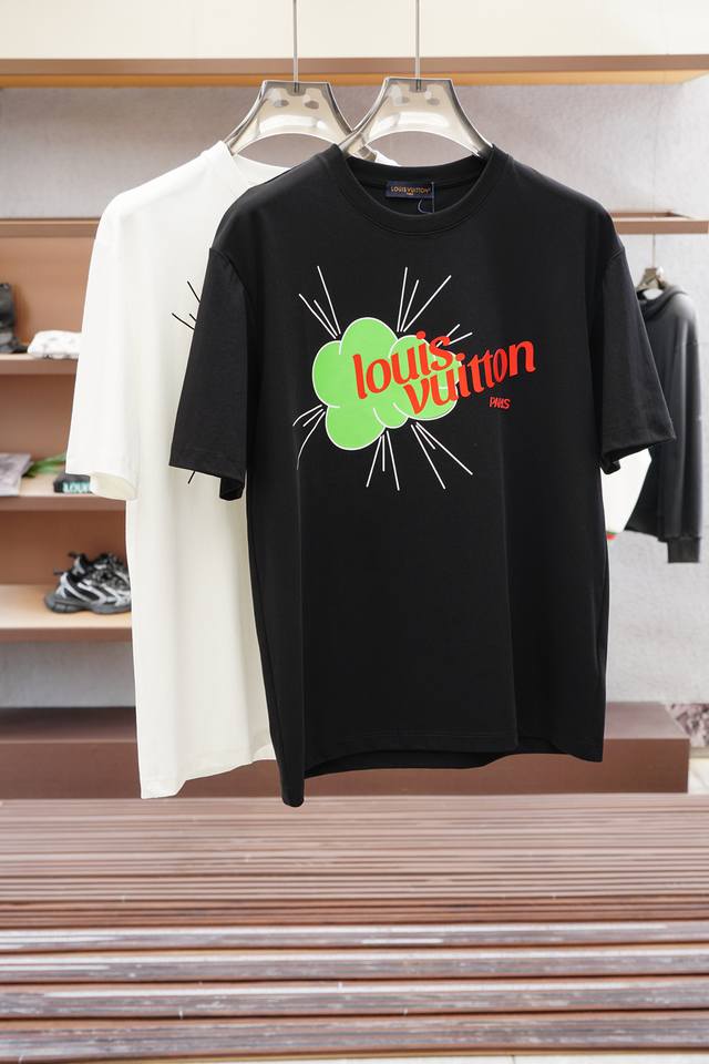 Lv 路易威登 2025Ss系列新品 P 男士短袖时尚经典圆领设计！奢华品牌字母Logo搭配！高级定制百搭款式 任何人都可以轻松驾驭 采用高档顶级双丝光棉面料！
