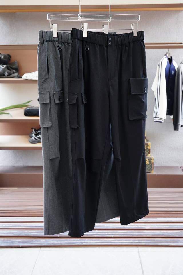 Y3-秋冬秀场新款系列 Yohji Yamamoto山本秋冬新品 精选69%聚氨酯纤维18%弹力粘纤4%氨纶3%醋酸丝3%澳洲羊毛3%天丝，从纱线出厂阶段就打造
