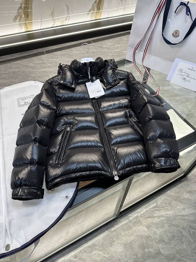 Moncler Maya短款连帽可拆卸羽绒外套 版本 .更多细节实拍.Fjx