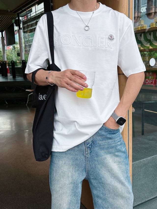 Moncrer 2025春夏新款首发专柜最新款短袖圆领T恤 高端订制 设计前卫时尚！品牌Logo重工艺设计 高端定制丝光长绒棉面料.手感柔软.穿着舒适.专柜级别