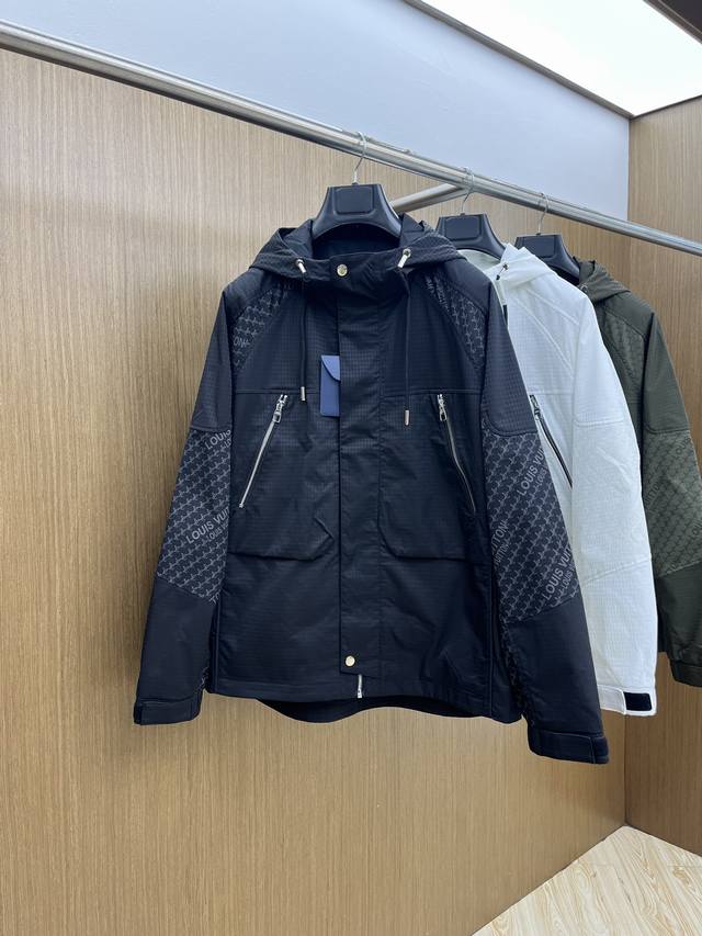 秋冬 Lv2530Ss早秋新款发布 驴牌连帽夹克外套，秋季爆款夹薄棉夹克，提花拼接款字母Logo刺绣款穿上就是舒适自在又显瘦的存在，慵懒而随性，Fsh结合干净简