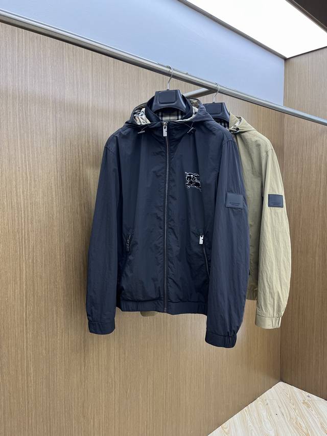 秋冬 Bbr 2530Ss早秋新款巴宝莉连帽夹克外套，格子内里 战马印花胸标Logo 秋季爆款外套，穿上就是舒适自在又显瘦的存在，慵懒而随性，Fsh结合干净简单