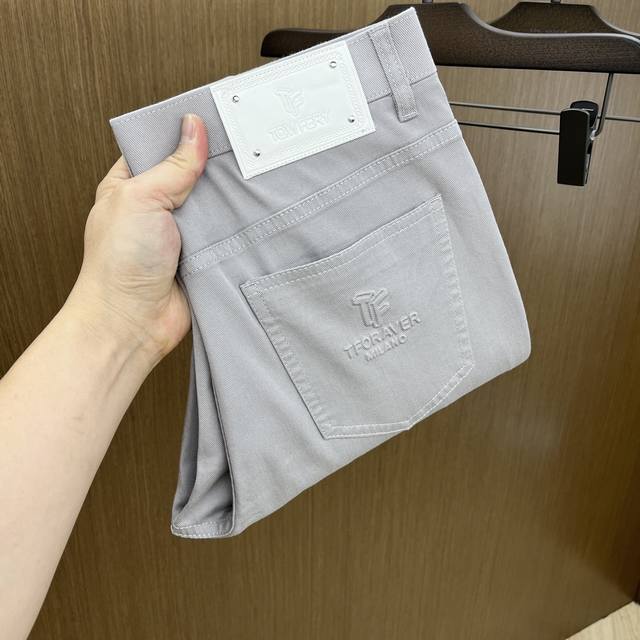 Tf 高端定制、2025早春薄款最新款牛仔裤 柜台同步发售 小脚版型，进口固色面料 原版定制复刻 客供五金辅料 原单品质 重工洗水 做工走线精细 上身绝佳！优选