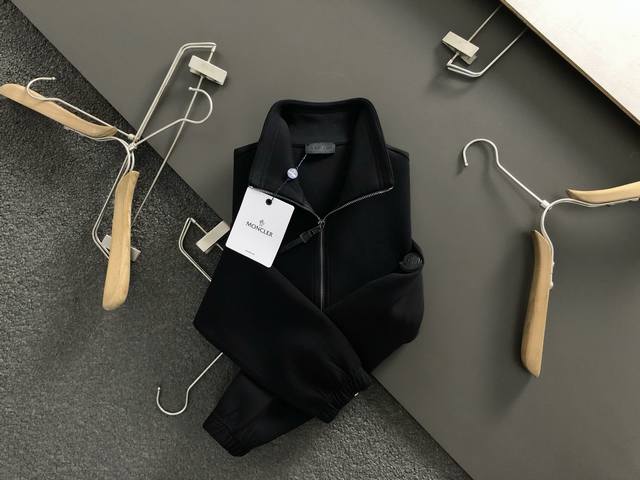 Mon*合身版型M-Xxxl 2025秋冬皮牌融合立领拉链款长袖卫衣，精致工艺专柜面料，顶级元素融合打造，3标齐全，潮男时尚，无论是上身舒适度还是都是无可比拟的