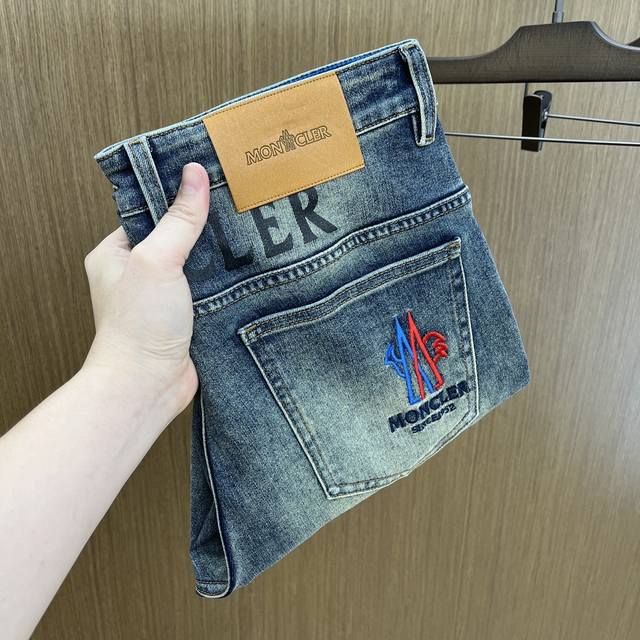新款 Mon 高端定制品质 25Ss早秋最新款原单牛仔裤 柜台同步发售 原版定制复刻 客供五金辅料 原单品质 进口牛仔面料重工洗水 做工走线精细 Fdl上身绝佳