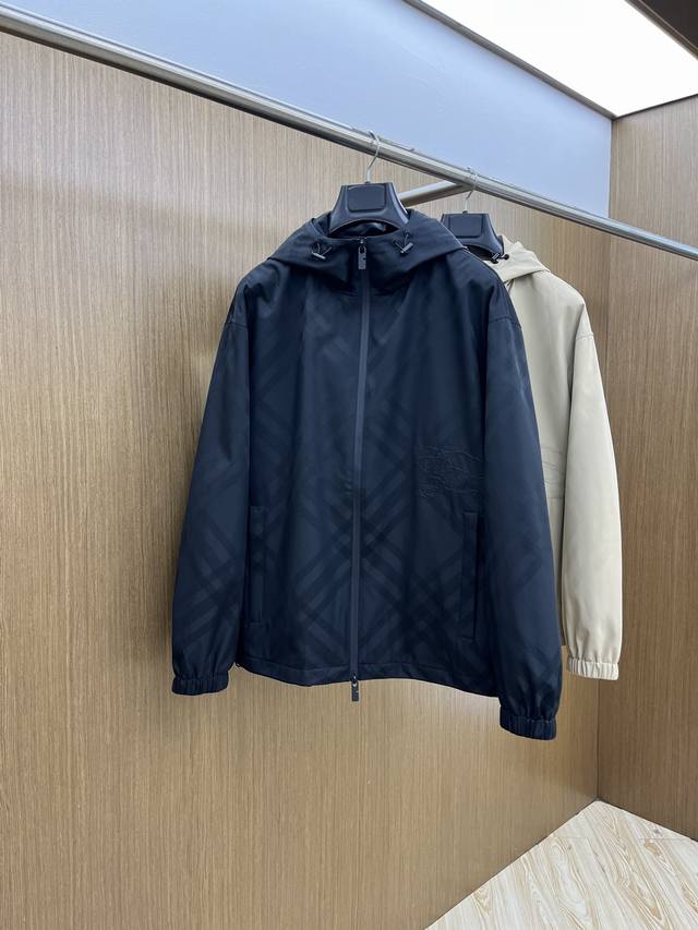 秋冬 Bbr 2530Ss早秋新款发布 巴宝莉连帽夹克外套，秋季爆款外套，格子提花战马刺绣款款外套，穿上就是舒适自在又显瘦的存在，慵懒而随性，Fsh结合干净简单