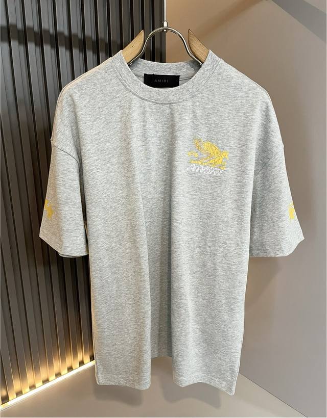 Amiri2025春夏新款男女同款休闲套装，最新款全网独家首上！！~既经典有时尚百搭，谁不爱啊，将经典再次展现，非常的耐看，自带低奢光环与辨识度！传统的品牌理念
