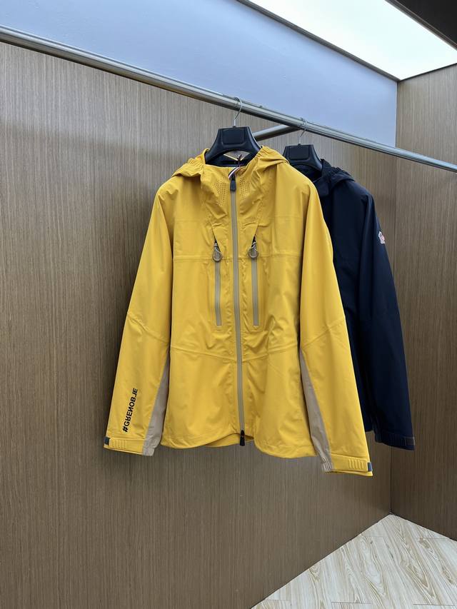 秋冬 25Fw法蒙Mo~Orden男士户外连帽夹克外套 专业级高端户外夹克秋冬着手上新~ 这款夹克的面料采用了81%锦纶19%氨纶涂层除外具有出色的防水、防风和