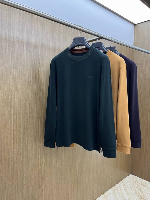 秋冬 Zz 秋冬Kiton打底衫 面料选用暖姜天丝德绒 面料细腻柔软上身舒适 简约时尚 适配商务、Fjj休闲等多种场合 码数：48-56