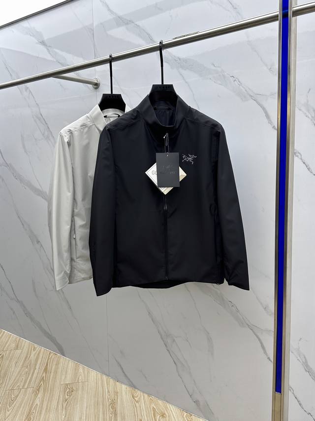 Arc`Teryx 始祖鸟 2025新款 Solano Jaet立领刺绣夹克 百灵达进口刺绣 原厂五金 吊牌 顶级面料防风透气 适合春夏秋 户外运动轻量化防风夹