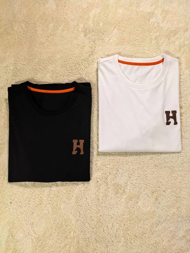 新品爱马仕长袖 , Hermes秋冬2025新品，男士胸前经典 Cc Logo刺绣基础款圆领长袖T恤打底衫！贸易公司渠道稀出，同步Gw发售，选用客供进口26S双