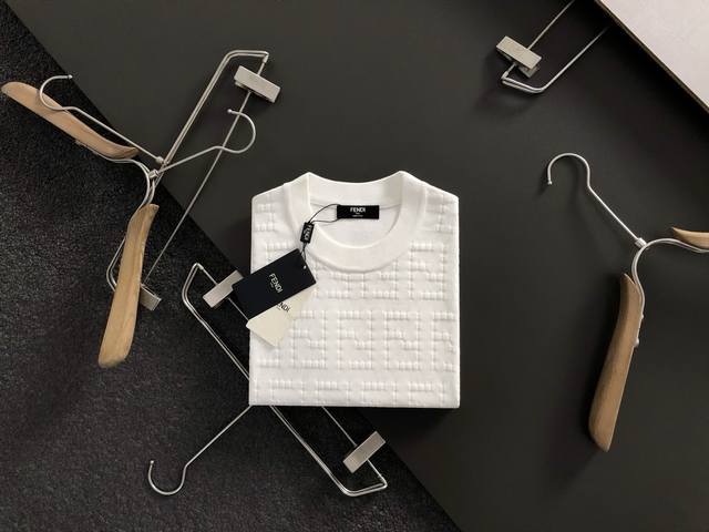 Fend*合身版型M-Xxxl 2025秋冬双F时尚百搭羊毛短袖，精致工艺专柜面料，顶级元素融合打造，经典短袖3标齐全，潮男时尚，无论是上身舒适度还是都是无可比