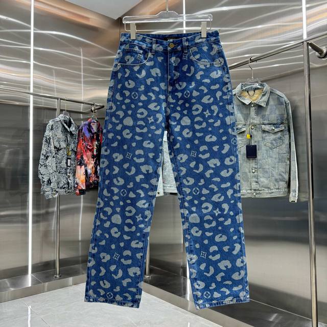 Lv 路易 25新品 满身老花字母牛仔裤！特定最新品牌皮标 重磅单品~私渠稀有臻品 客供五金辅料 进口客供定织牛仔棉布面料,时尚又个性 超级百搭好看的一款 人手