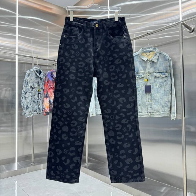 Lv 路易 25新品 满身老花字母牛仔裤！特定最新品牌皮标 重磅单品~私渠稀有臻品 客供五金辅料 进口客供定织牛仔棉布面料,时尚又个性 超级百搭好看的一款 人手