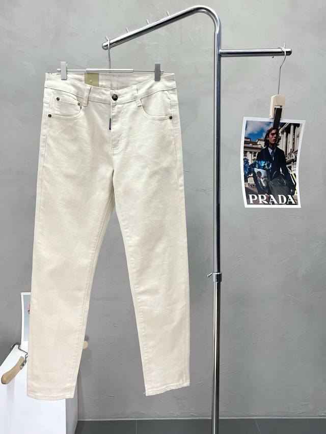 Burberry巴宝莉独家专供新款休闲牛仔裤高端版本！专柜定制面料 透气舒适度高，细节无可挑剔，品牌元素设计理念，体现高品质。手感细腻柔软！呈现休闲裁剪，上身版