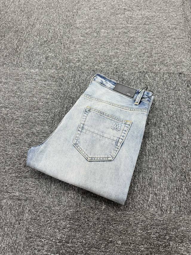 Amri新款来袭2530秋冬爆款新品 有售 实体店极品牛仔裤原版好货，适合各个年龄段。市场最高版本的欧洲进口面料。舒适柔软亲肤，上身效果超级棒时尚百搭，笔挺有型