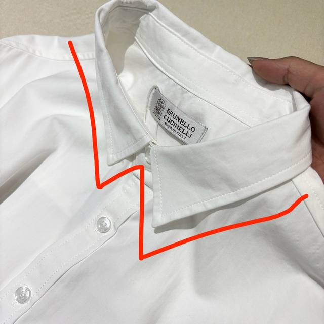 这种属于刚需产品！ 通勤人必备！！！ 经典的Polo领！料子是顶顶的好！ 这件衣服的肩部裁剪可以改善你的溜肩窄肩！ 细看！！！！ 很洋气的！年轻版的！！不挑年龄