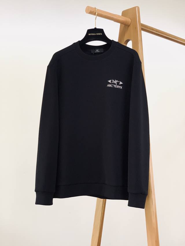 Arcteryx 始祖鸟 休闲套头卫衣，高端气质型必入的极品款式，一款极具腔调感与魅力的单品！定制高密度纯棉面料打造。整体衣服非常有份量,但是却不热，整体衣服柔