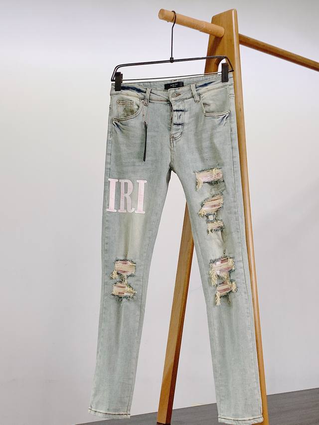 Amiri 时尚潮牌 2025Fw早秋新品 复古真美，柜台如何就如何！！ 欧洲订单牛 ..Amiri 25专柜同步上新。 原单品质复古牛仔裤，直筒设计。质感细节