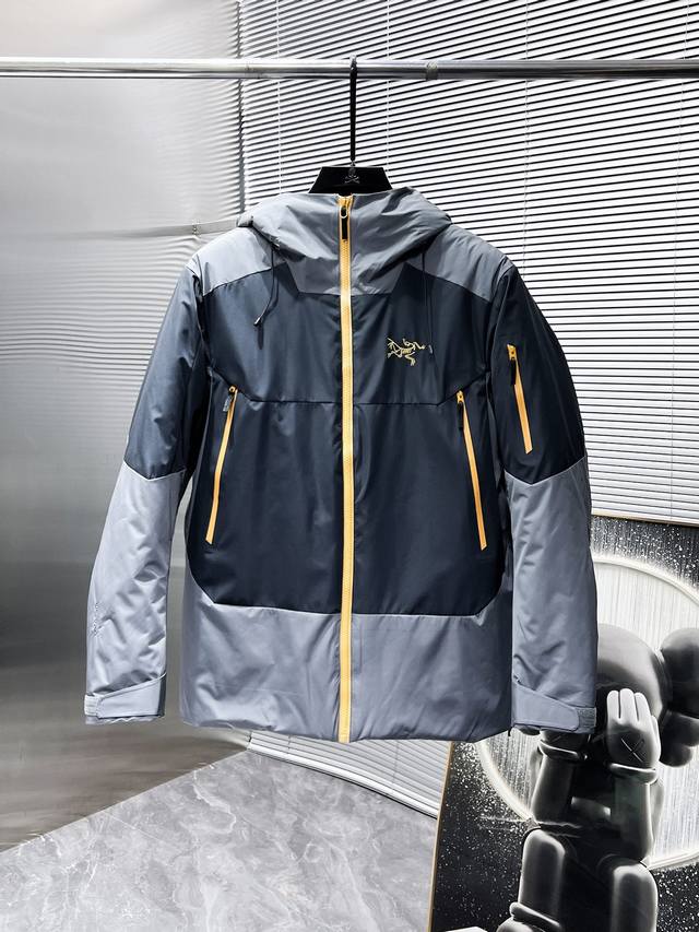 始祖鸟 2025新品棉服夹克外套，时尚帅气，简约百搭款，胸前精致刺绣图案Logo，定制原版面料，不仅挺括，保持潮流的廓形，又穿着舒适，纱织更细腻，码数M-Xxl