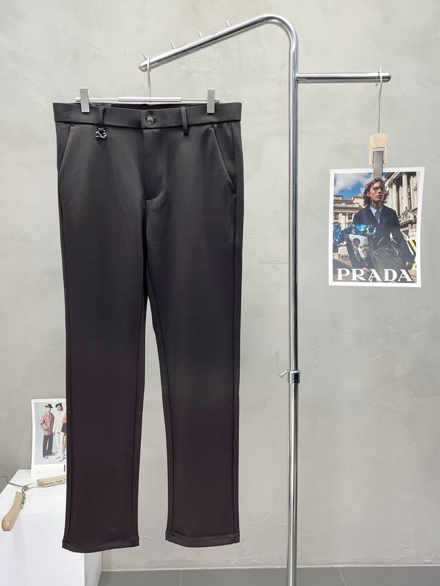 Dolce&Gabbana杜嘉班纳独家专供新款 休闲裤 高端版本！专柜定制面料 透气舒适度高，细节无可挑剔，品牌元素设计理念，体现高品质。手感细腻柔软！呈现休闲