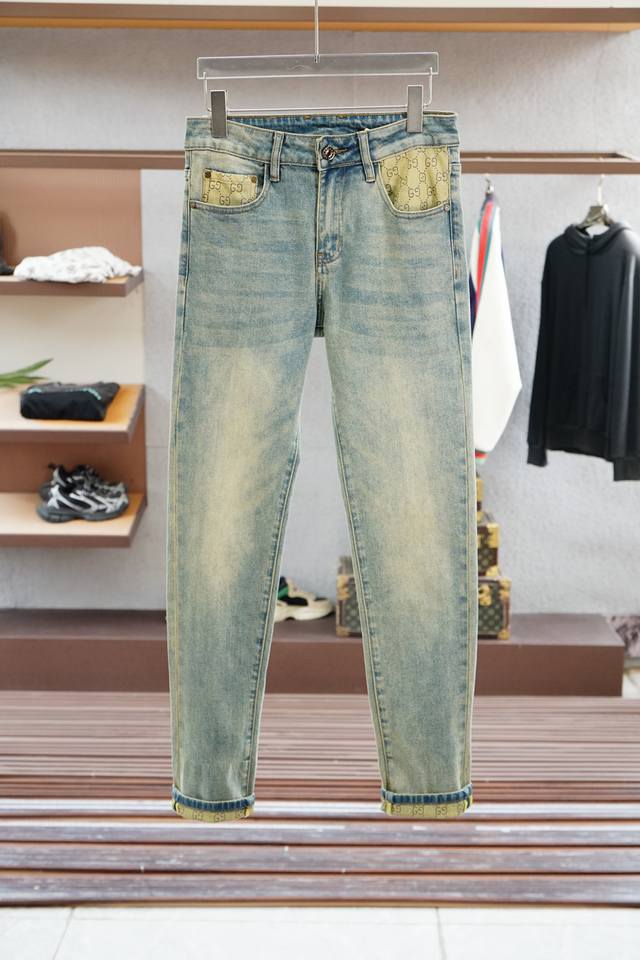 Gucci 古奇 2025秋冬最新品，专柜同步有售，时尚休闲裤，进口原版面料，做工极为复杂，唯一可以做代购级别的渠道狠货，经典刺绣Logo，原版五金辅料装饰，档