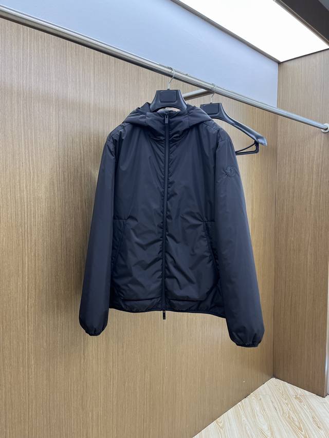 秋冬 Mon 2540Ss早秋新款发布连帽夹棉棉服，秋季爆款，夹薄棉设计，穿上就是舒适自在又显瘦的存在，慵懒而随性，Fsh结合干净简单的色系就特别耐看，适合日常