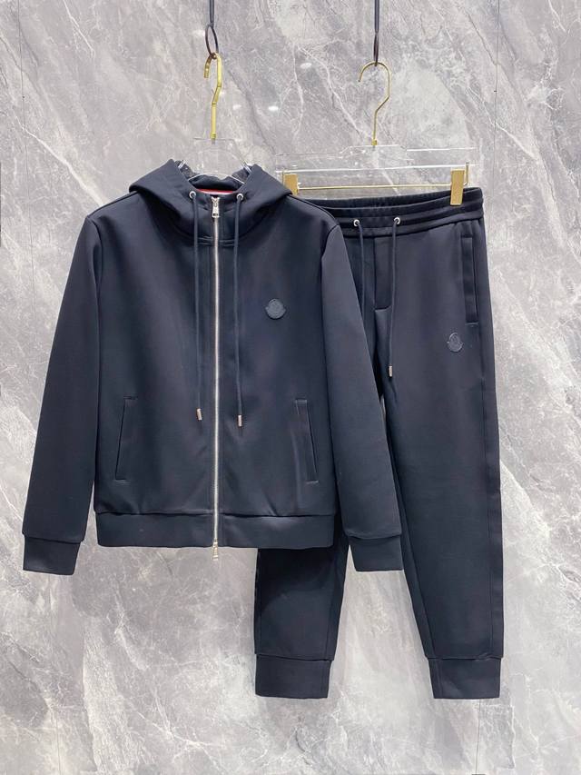 蒙口 Moncler 新款套装一套销售 2025早秋新品休闲套装！明星最爱时装味休闲套装 简单大方 拼接面料设计，经典Logo胶章工艺！干净利落剪裁 都市风十足