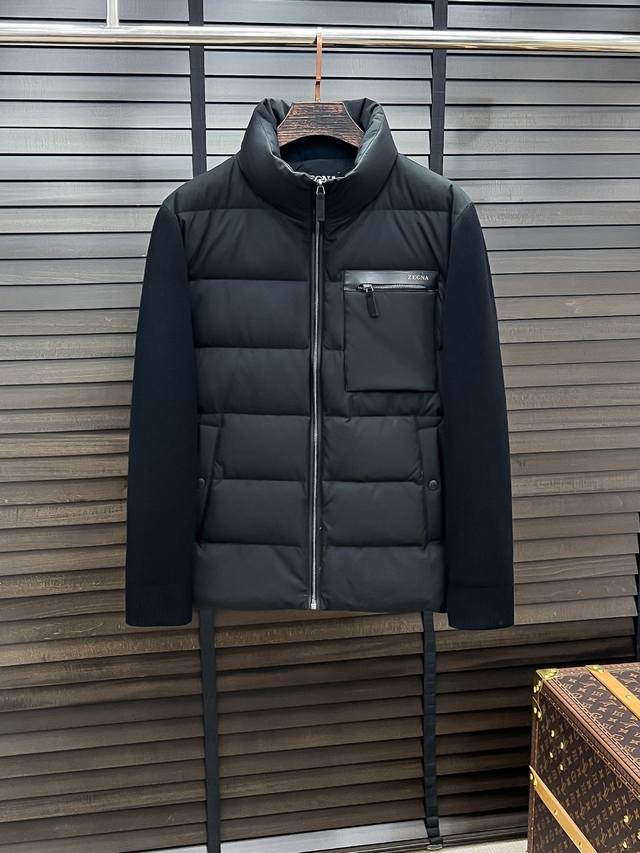 羽C-58 Zegna-杰尼亚 25秋冬时尚小立领针织袖轻薄羽绒 内冲80G-90白鸭绒，轻薄有型，上身不臃肿，前左拼接小羊皮立体字母口袋，颇具意大利典型风格的