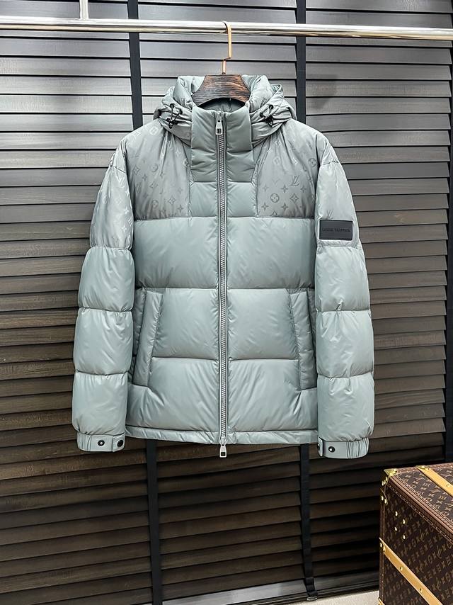 羽C-62 Louis Vuitton-驴家 25秋冬男士时尚连帽羽绒服 轻奢时尚休闲风格，轻盈保暖柔软！低调系列时尚百搭，就是有型！香港贸易订单款，超级种草的