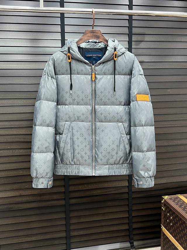 羽C-58 Louis Vuitton-驴家 25秋冬男士时尚连帽羽绒服 轻奢时尚休闲风格，轻盈保暖柔软！低调系列时尚百搭，就是有型！香港贸易订单款，超级种草的