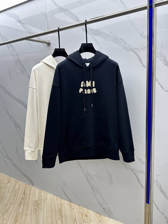 Ami 24Fw早秋新款连帽卫衣，男女同款！独特吸引人的眼球，这一款卫衣品相品质都在线，舒适度，一如既往的版型，时髦度，包括面料、裁剪工艺上，都是下足了功夫！立