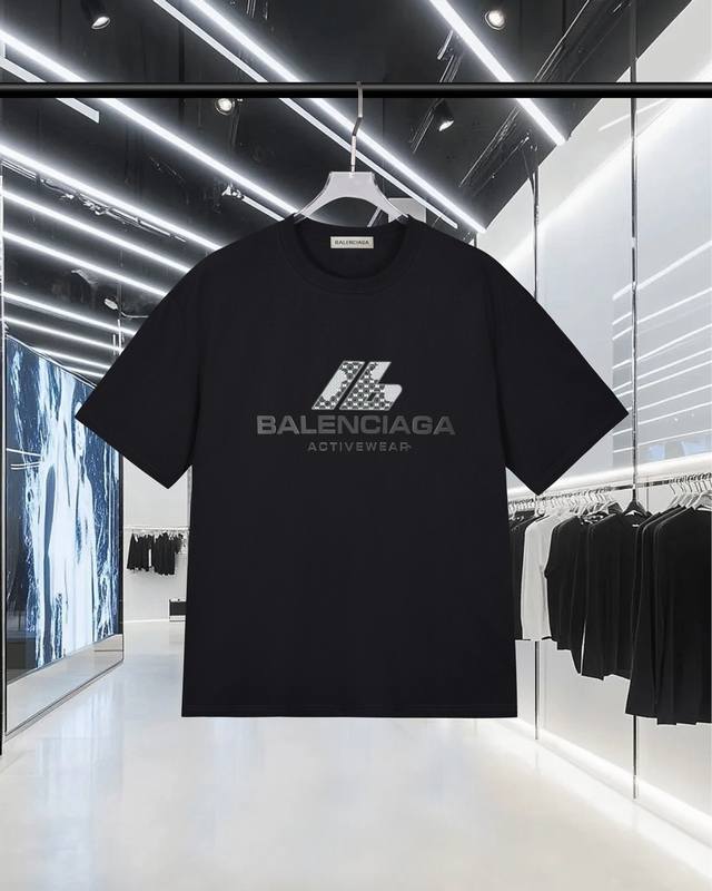Balenciaga 巴黎世家 300克圆领短袖T恤 品牌经典 凹凸 钻 立体 字母Logo压花工艺 2025Ss官方同步 高版本 高品质 时尚个性 百搭潮流