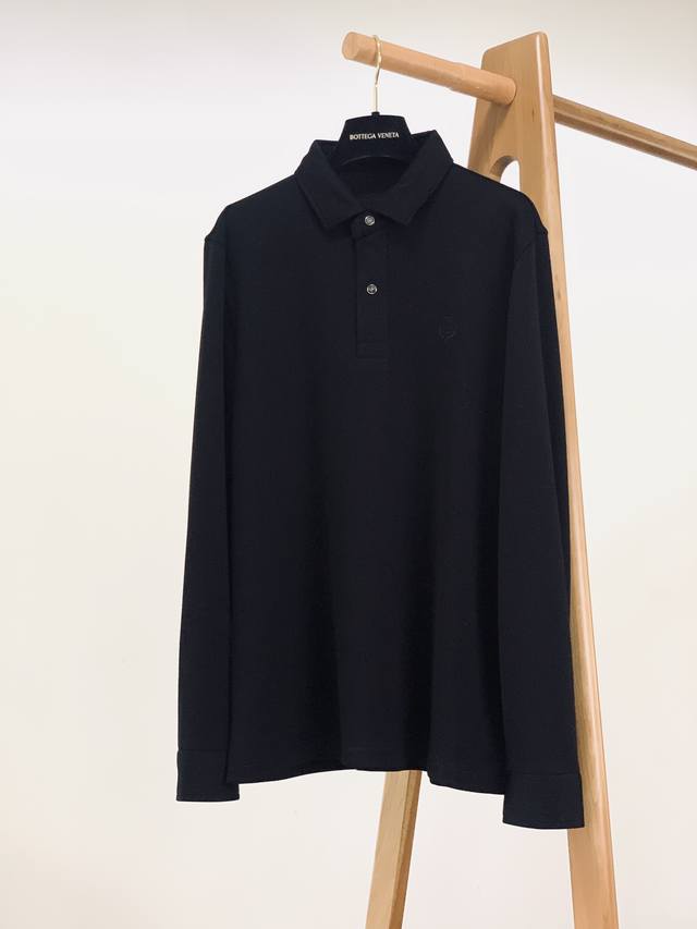 Loropiana L.P2580Fw早秋新品 Lp 男款长袖打底衫，精致工艺、高级质感、经典单品，这些都是意式穿搭的关键词，也是Lp骨子里的“老钱”腔调，以L
