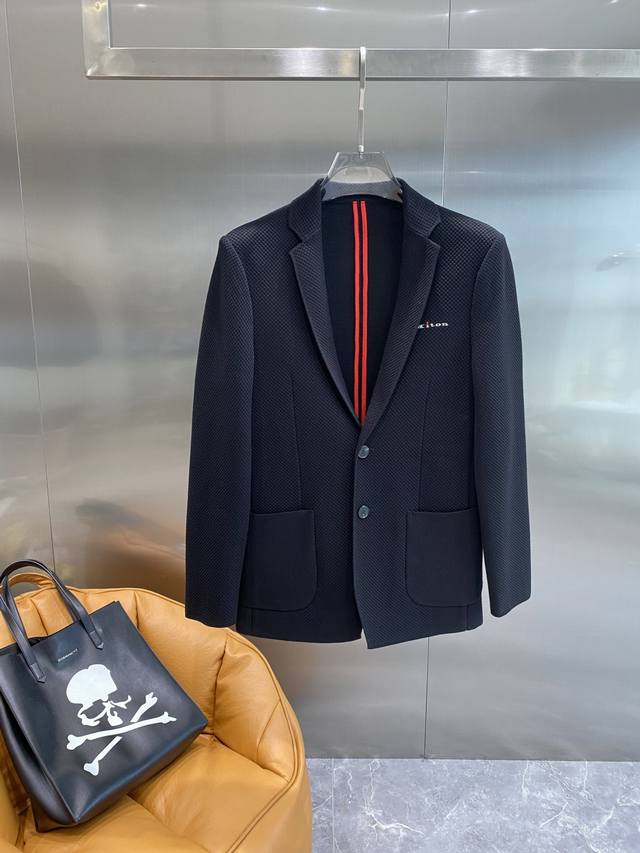 Kiton家 25Fw秋季新款男士商务休闲针织羊毛西服外套 单西 高端一线成衣系列！集时装感与设计感的一款宝藏级功能型装备，塑造出别具一格的造型单品，整体轮廓趋
