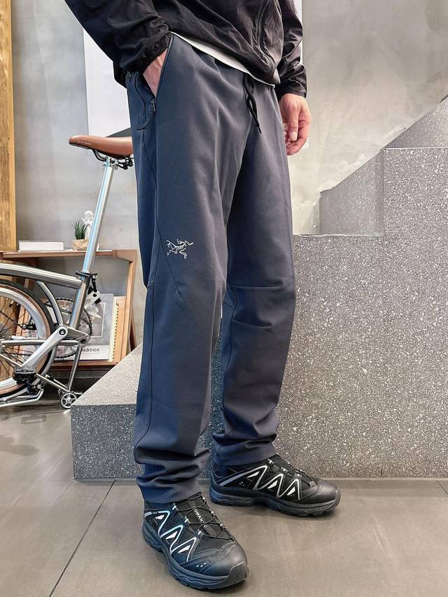 2025春夏款Arc'teryx始祖鸟 Gamma Lt 男子 鸟家户外运动休闲冲锋裤 专业研发的科技导湿速干面料， 面料在纺织过程中加入经纬状分布的“筋络”更